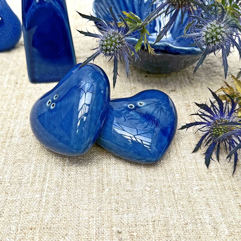 Opjet Paris - Venta al por mayor Juegos de salero y pimentero - Juego de sal y pimienta corazón azul L7 P6,5 H2cm1