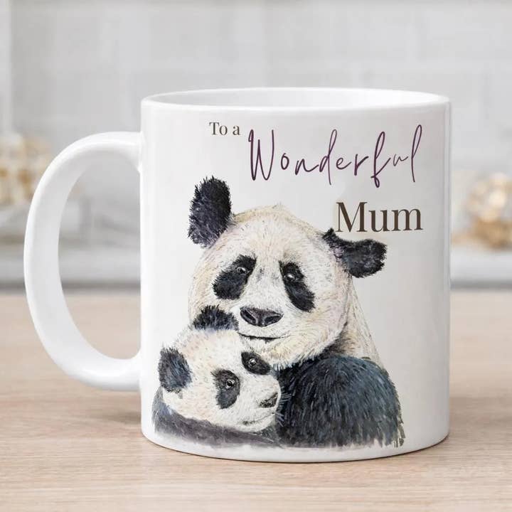 Tasse en porcelaine fine « Panda et son petit » – coffret cadeau, dessous de verre, carte pour la vente par Dots Allowed