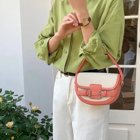 Pretty Persuasions – Mala com alça superior – Mulher por atacado – Bolsa Transversal Buckle Décor com Alça de Mão em Canva4