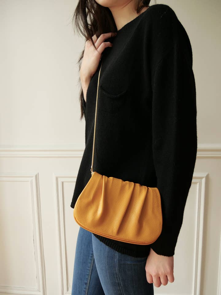 Smooth leather bag with hand and shoulder strap for wholesale by JULIA PARIS