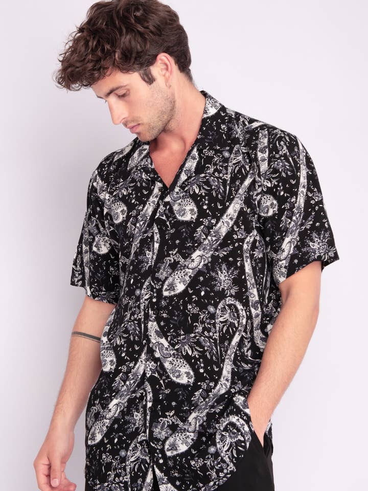Camisa manga corta estampada - Negra para venta al por mayor de AARHON