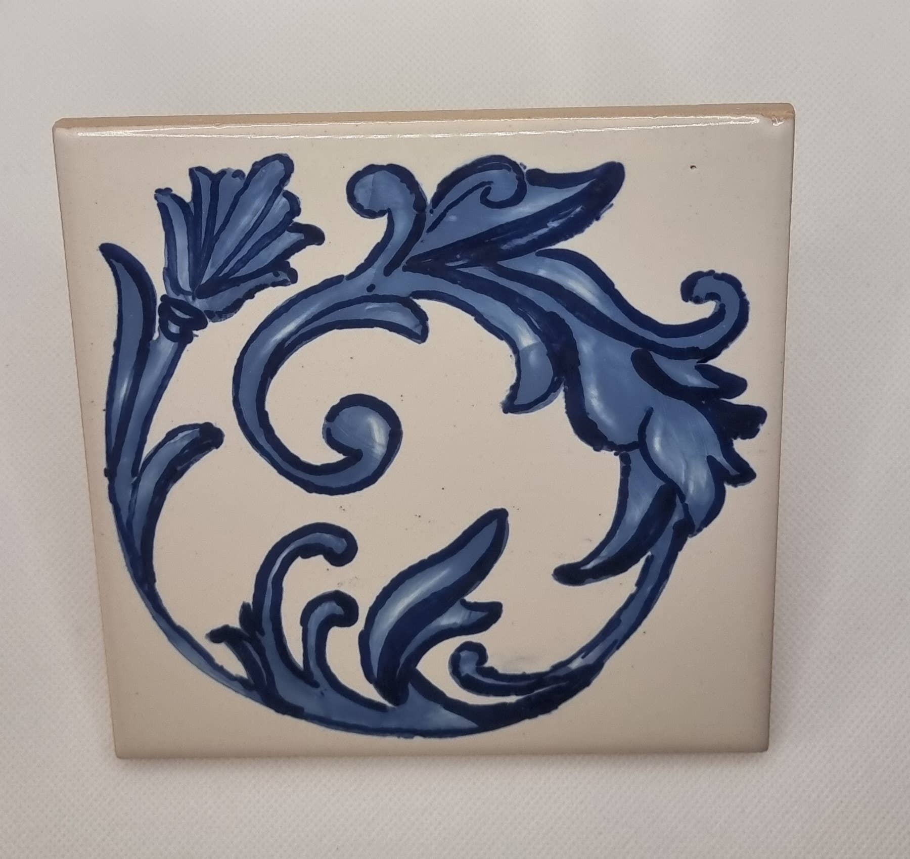 Hazbruk Ceramics - Venta al por mayor Marcos de fotos - Solo Strokes: marco de exhibición de un solo azulejo