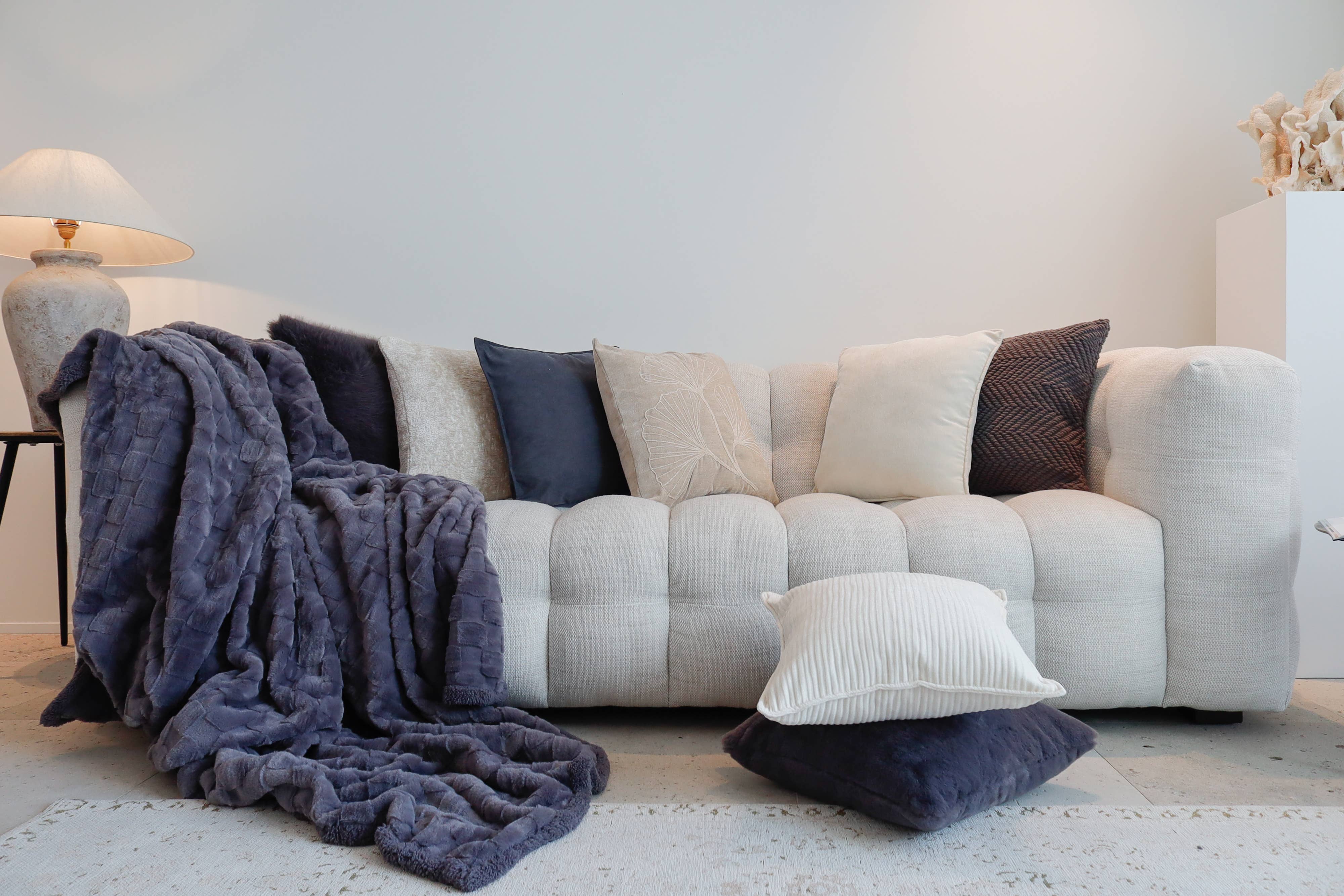 Tiseco - Wholesale Throw/Decorative Pillow - Cushion (filled) ROY - 45x45 cm23