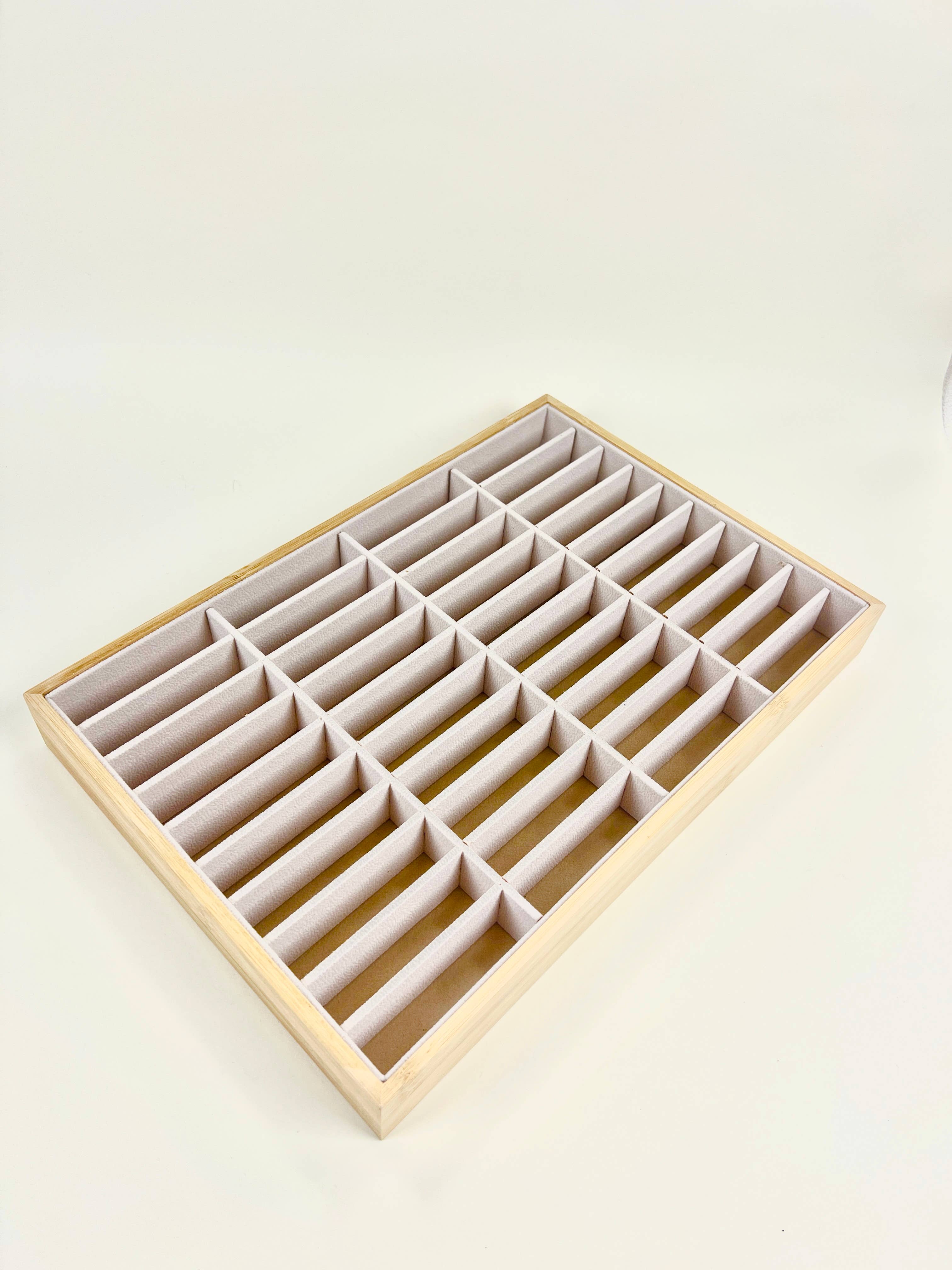 COSMOS – Engroshandel Smykkestativ og -display – Armbåndsdisplay med 50 rum præsentation2