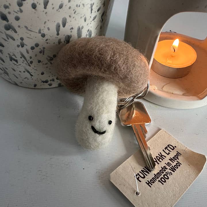 Funky Yak Ltd – Großhandel Schlüsselanhänger – Kinder – Handgefertigte Filz-Gemüse-Schlüsselanhänger: Brokkoli, Kürbis und mehr4