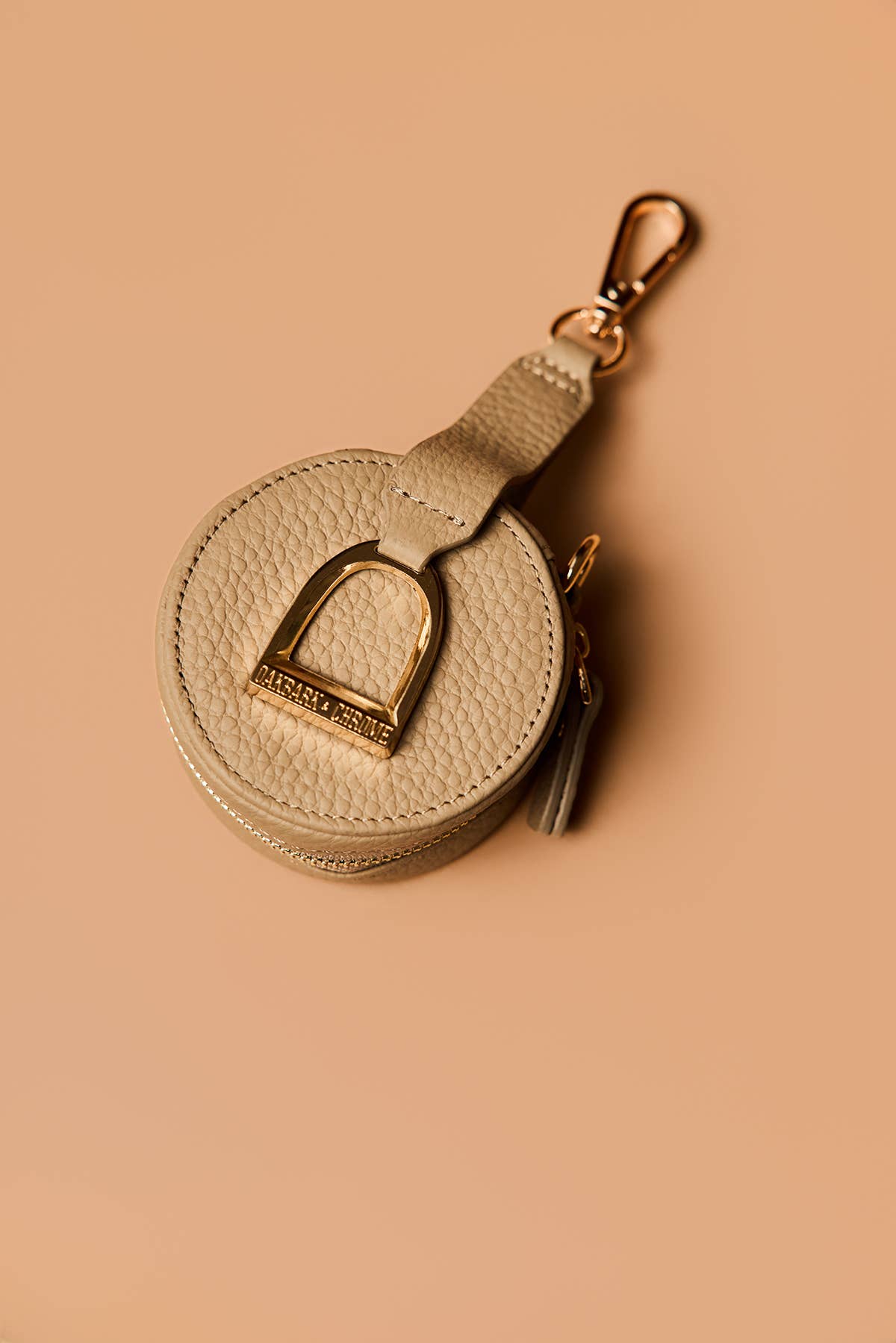 Oakbark & Chrome – wholesale Keychain – Women's – Stirrup Accessory Keeper in Wheat5