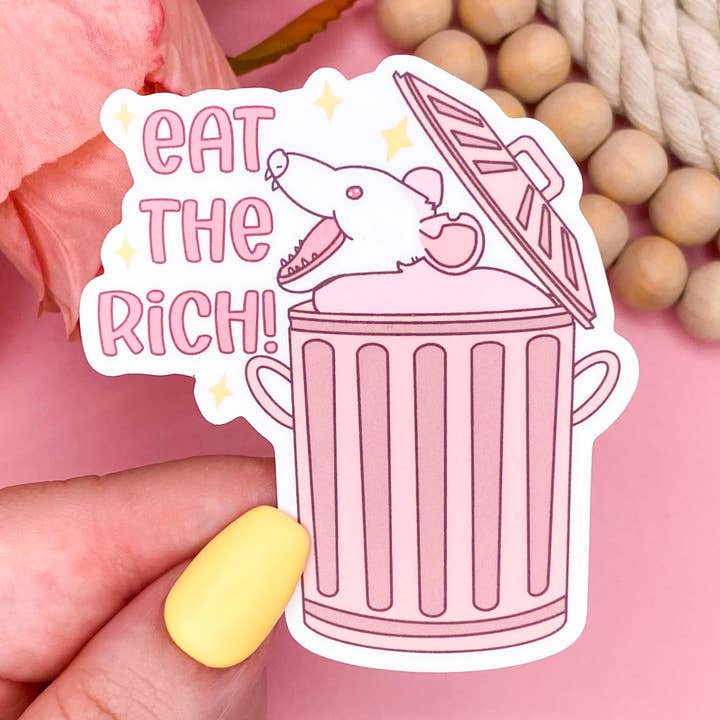 Autocollant en vinyle Eat the Rich Possum pour la vente par Pink Petal Paper Co
