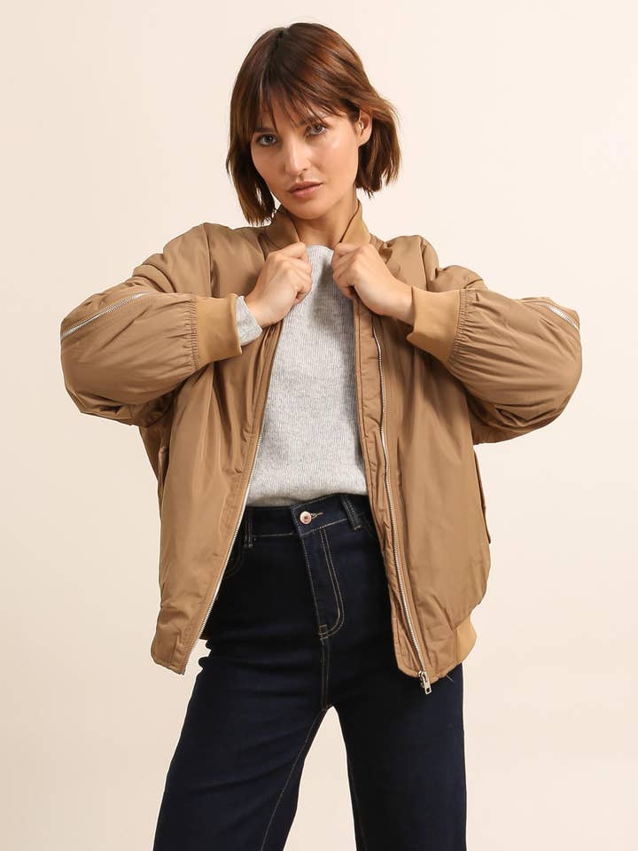 Giacca bomber oversize con zip sulle maniche per la vendita all'ingrosso da parte di Attrait Paris