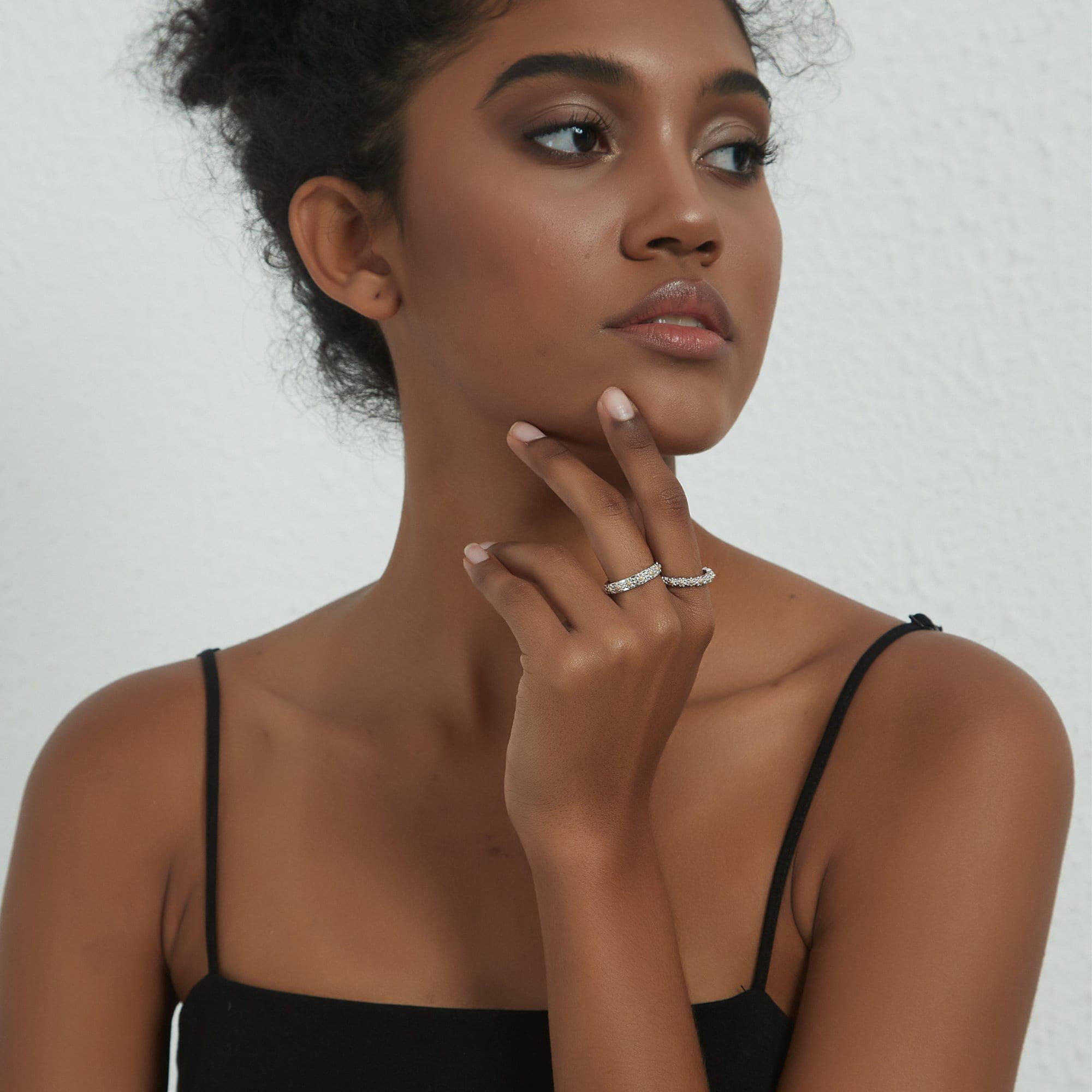 Perimade & Co. LLC - Vendita all'ingrosso Fede nuziale - Anello impilabile abbinato a fiore di margherita in argento sterling 9253