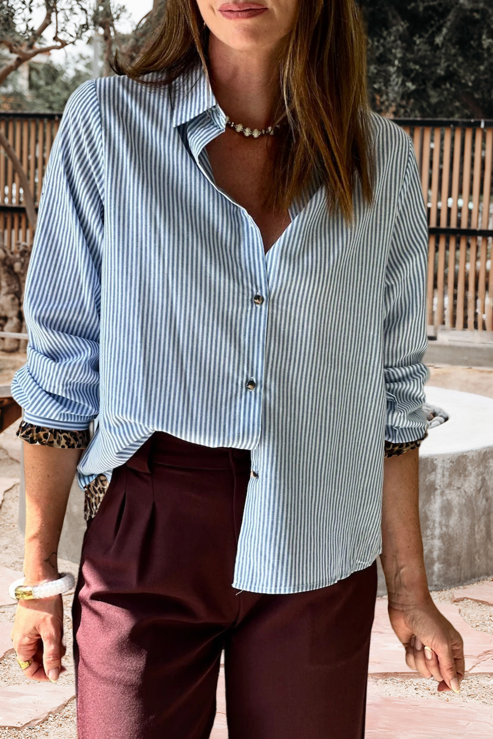 bleu Chemise décontractée à volants avec contraste rayé et bordure léopard (S-XL) en vente sur Faire2