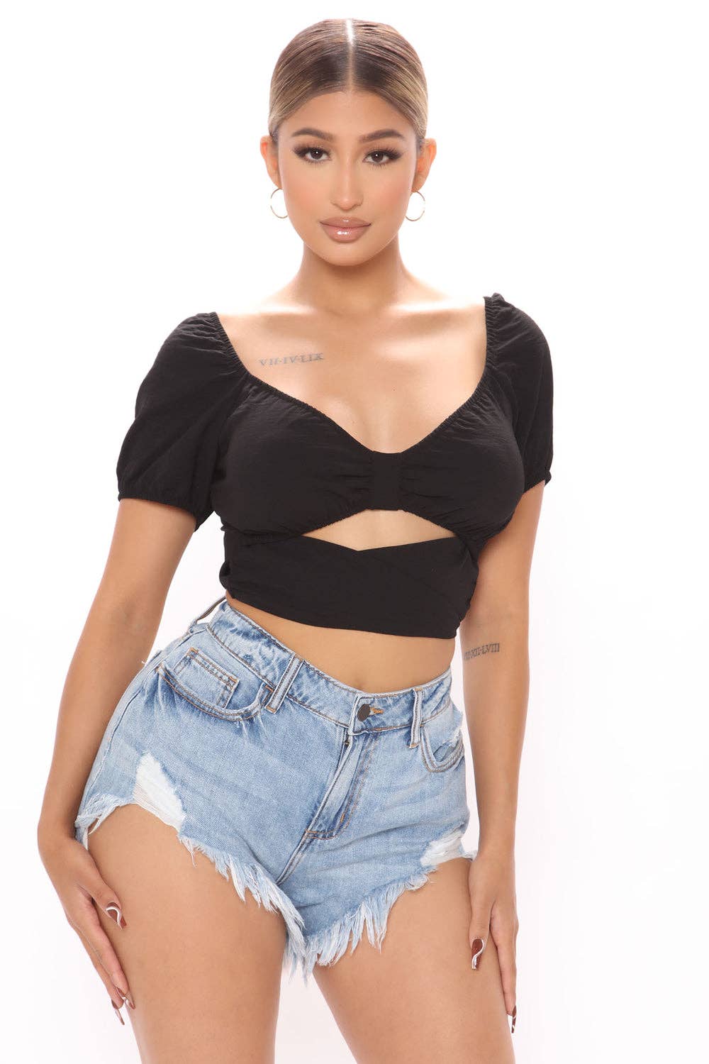 5besties inc - Vente Chemisier – femme - TOP COURT À MANCHES COURTES AVEC DÉCOUPE ET NŒUD2