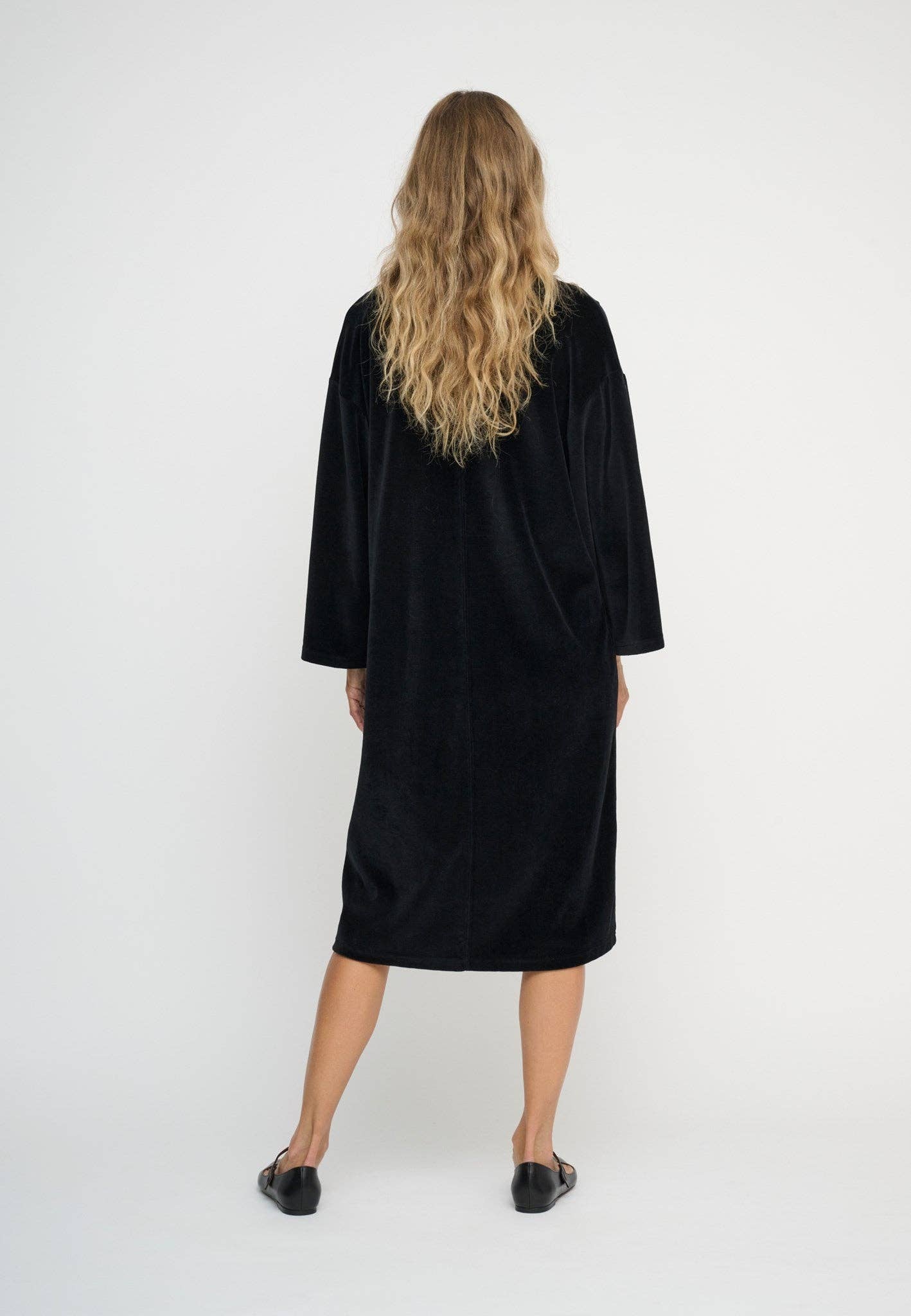 moshi moshi mind – Großhandel Kleid – Damen – helia Kleid aus Samt – schwarz4