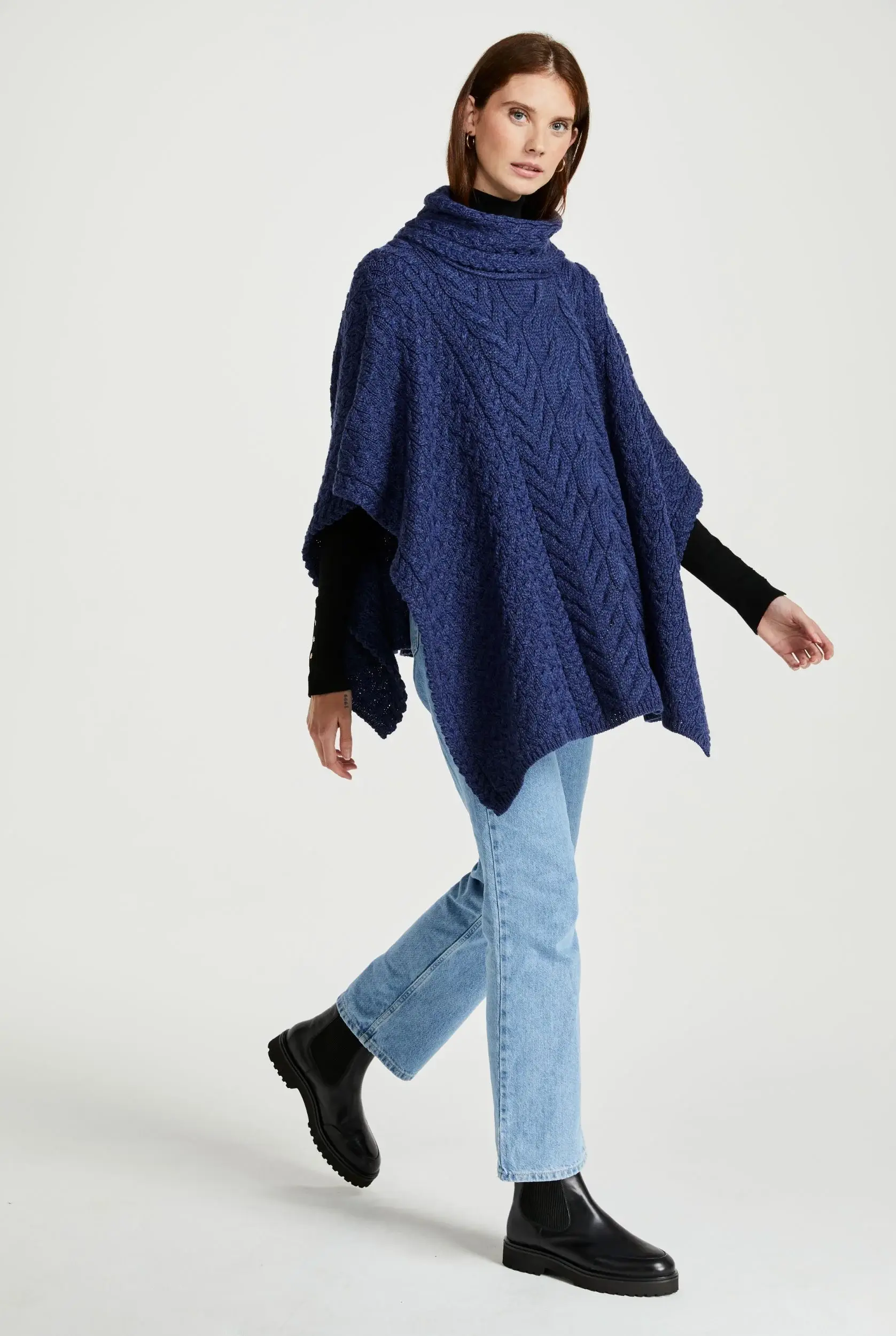 Aran Woollen Mills - Vente Poncho – femme - Poncho Aran pour femme Torc - bleu marine1