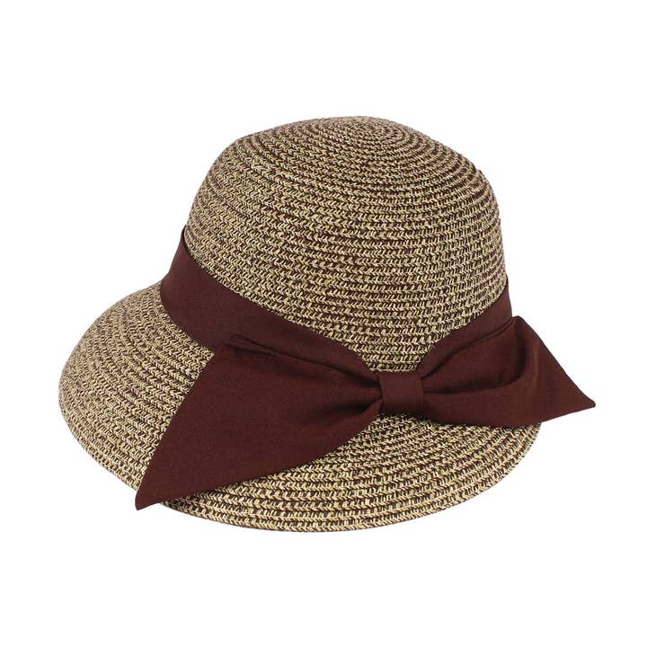 Casquette à bord asymétrique 8559 Chapeau Printemps pour la vente par Jeanne Simmons Accessories