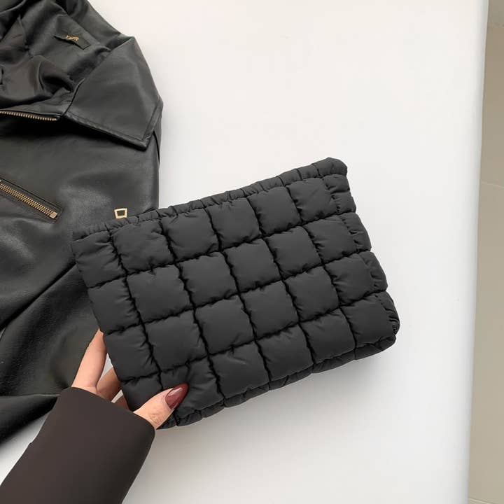 JOSSLYN by wall to wall - Wholesale Makeup/Cosmetic Bag - QUILTED PUFFY COSMETIC MAKEUP POUCH CLUTCH BAG | 40P538