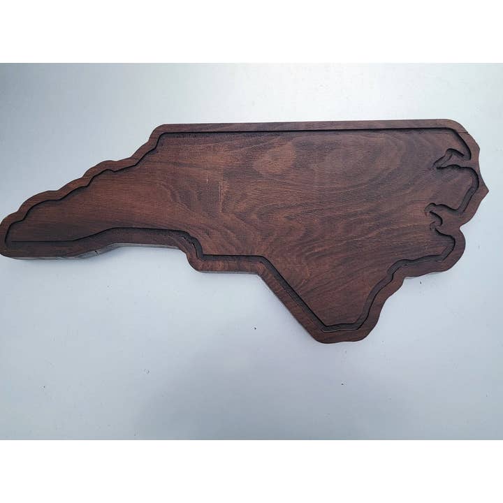 North Carolina-formet peruansk valnødskærebræt for engroshandel hos Crafted Nexus Creations