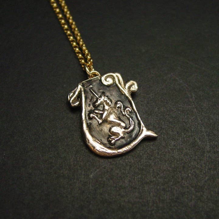 Collier licorne pour la vente par Vis a Vis Jewelry