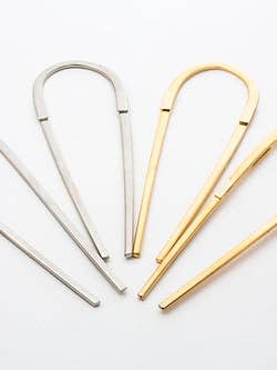 Modern Equestrian Chignon for wholesale by Ficcare