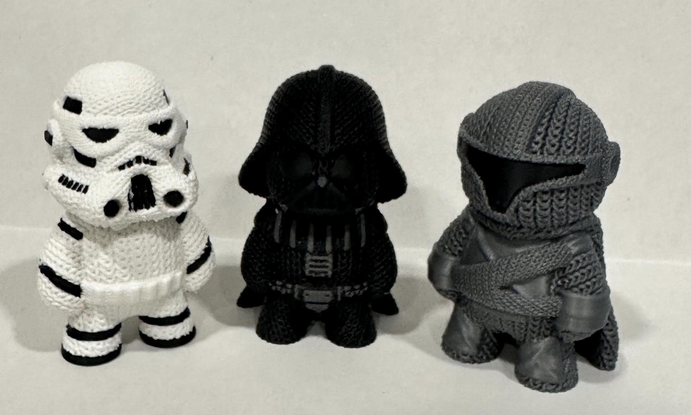 Upstate Design Decor - Vendita all'ingrosso Statuette decorative - Star Wars 3D Stampato a Maglia - Mandaloriano, Darth, Stormtrooper2