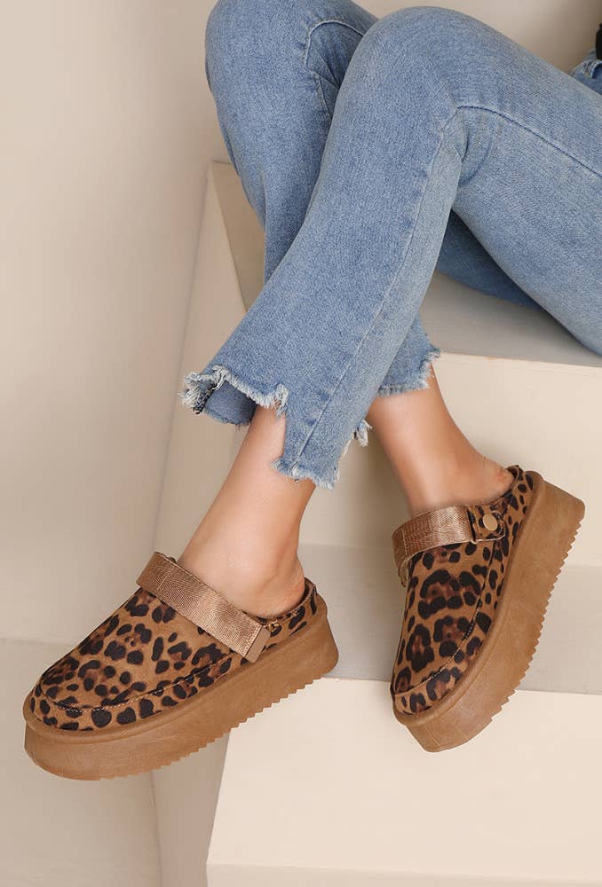 Joia Paris – wholesale Clogs – Women's – Fur-lined wedge clog with adjustable straps RU-175