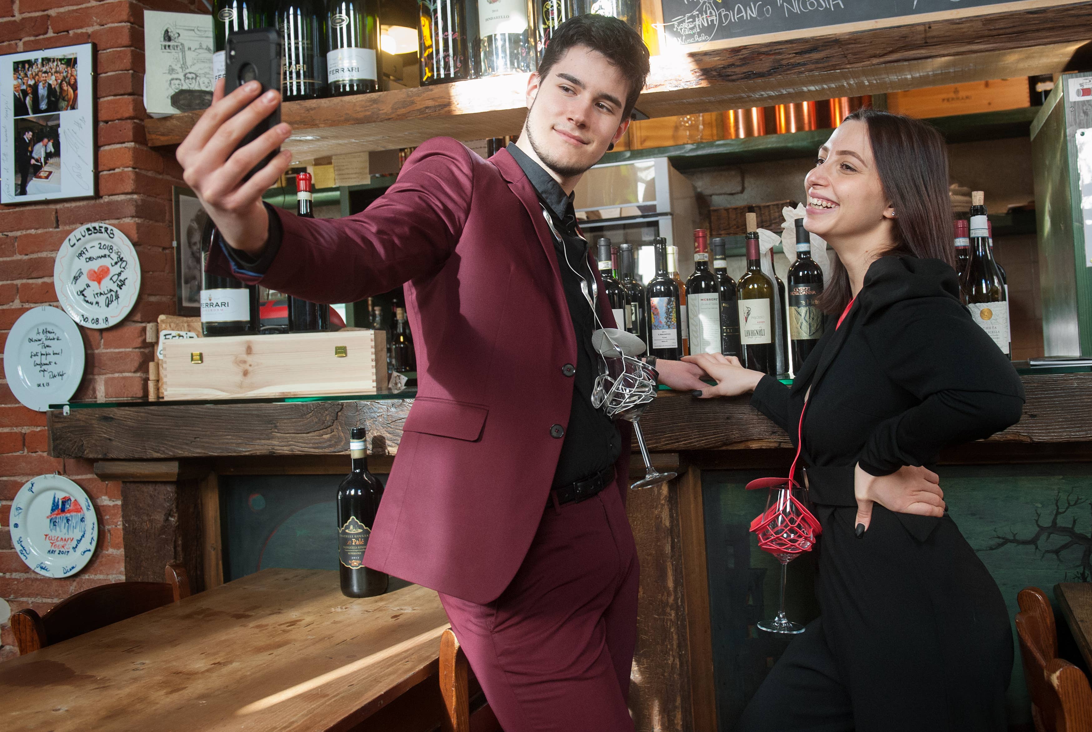 Cavaliere Interni Sas - Wholesale Wine Glass - Neck goblet holder10