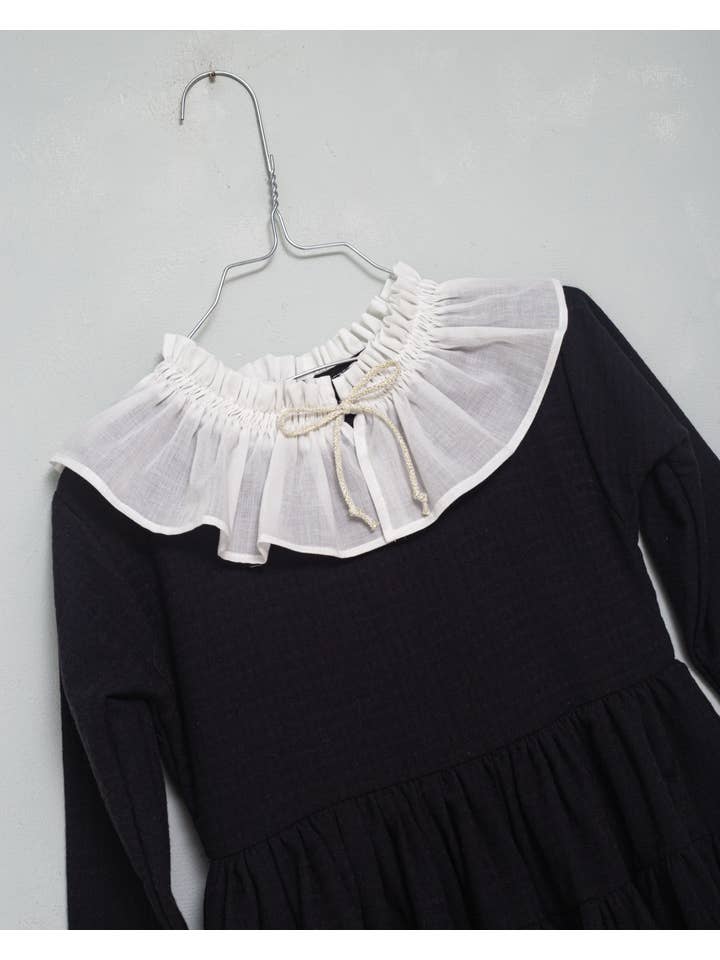 Cosmosophie - Wholesale Jurk - Kinderen - Yves zwarte jurk met grote witte kraag1