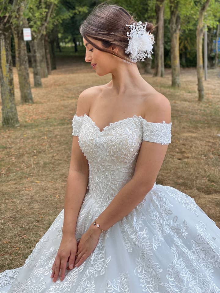 Invitadissimas - Wholesale Gown - Women's - Wedding dress with train T45684