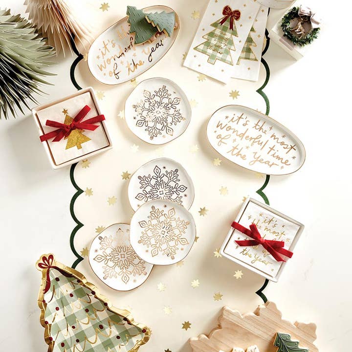 Santa Barbara Design Studio by Creative Brands - Wholesale Disposable Table Cover/Runner - Table Runner - Let It Snow Scalloped