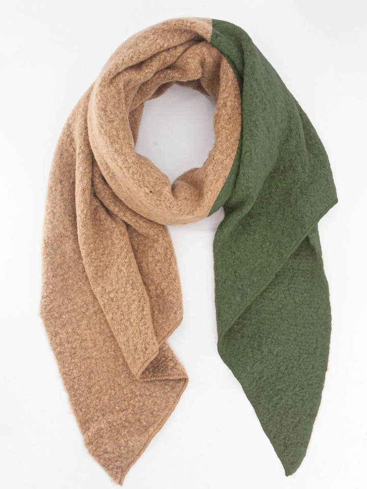 Écharpe épaisse Nora - Kaki/Camel, bloc de couleurs pour la vente par Sarta Accessories