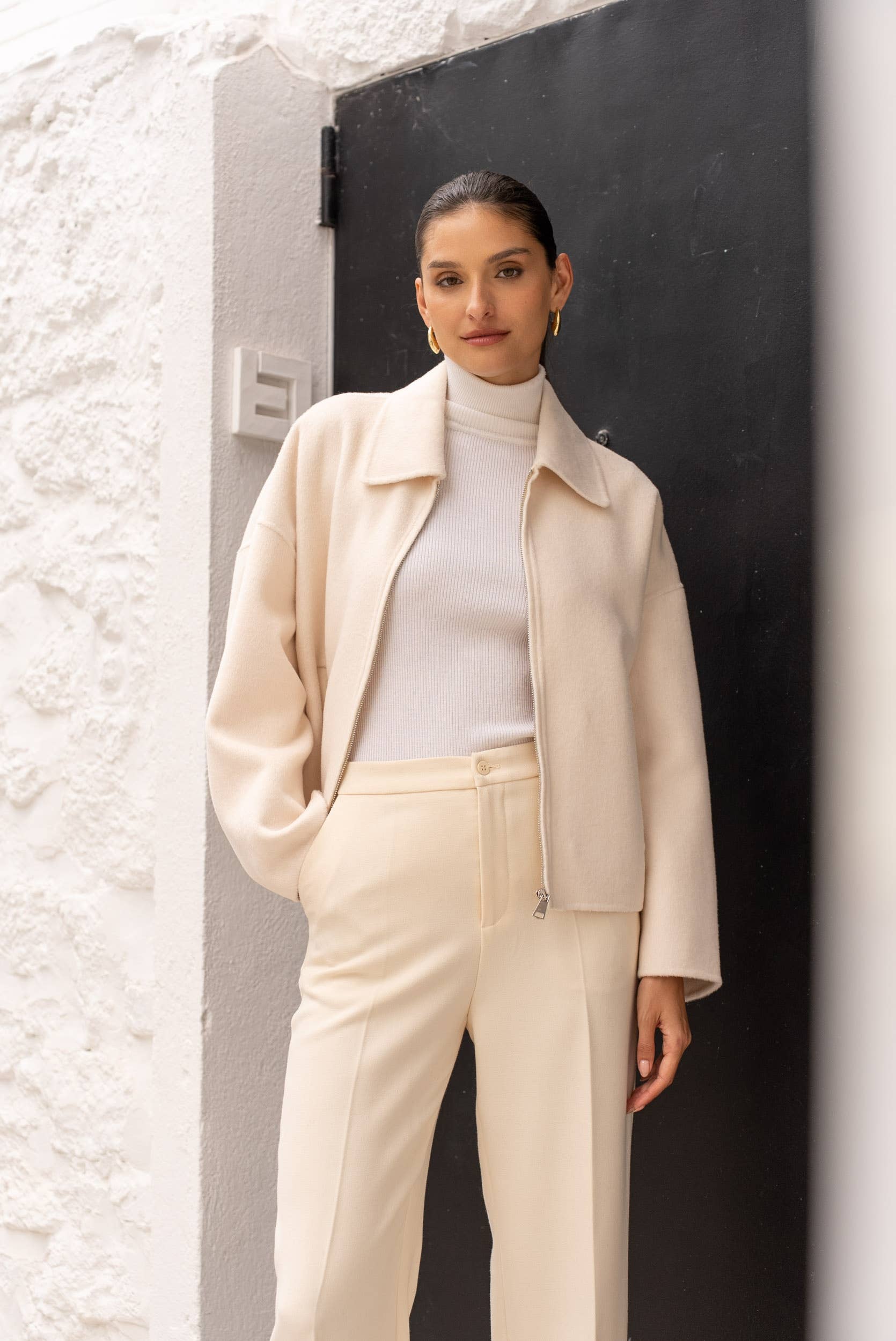 Attentif Paris - Wholesale Coat - Women's - Hand-sewn short coat in blended wool with zip closure9