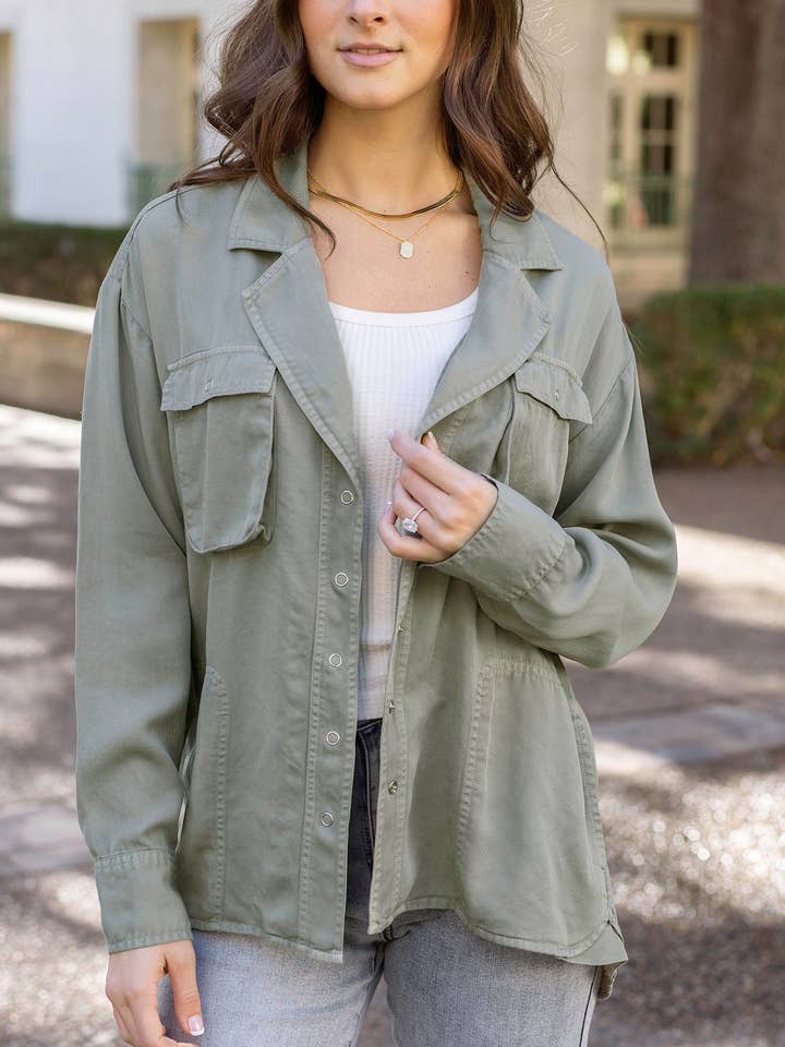 Salvia Giacca camicia utility in Tencel™ Lyocell color salvia in vendita all'ingrosso su Faire0