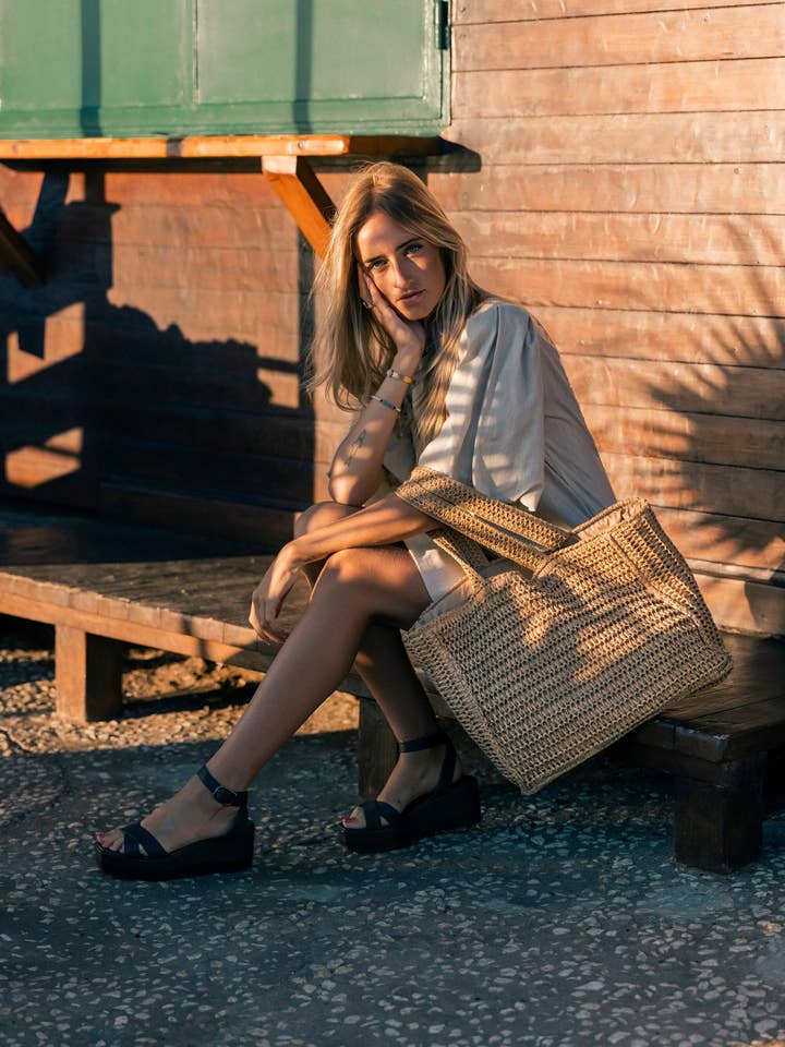 Vestido midi de lino beige hecho a mano - Moda sostenible para venta al por mayor de LeMuse