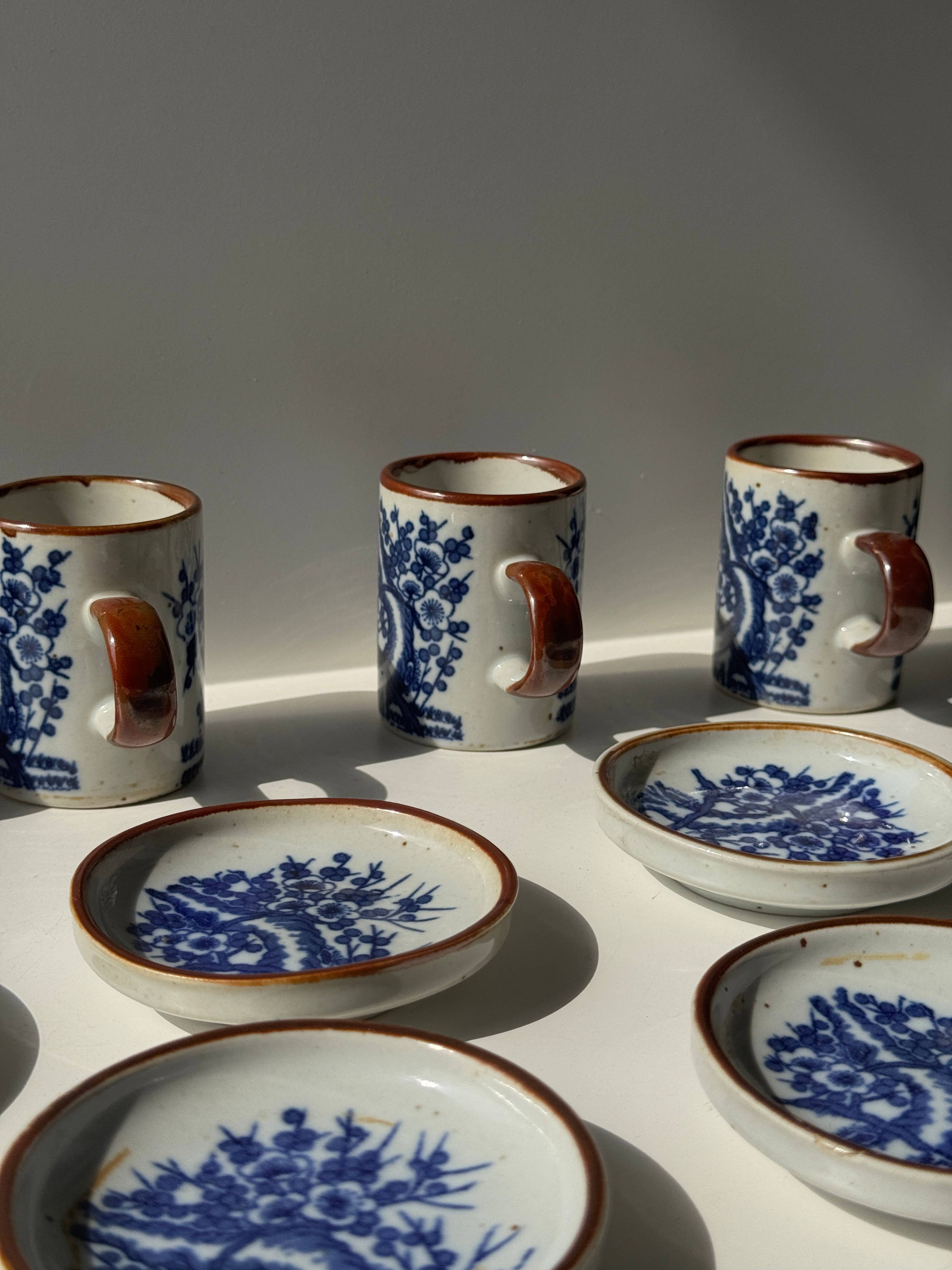Blue Set of 4 small cups and their saucers with landscape decoration for wholesale on Faire30