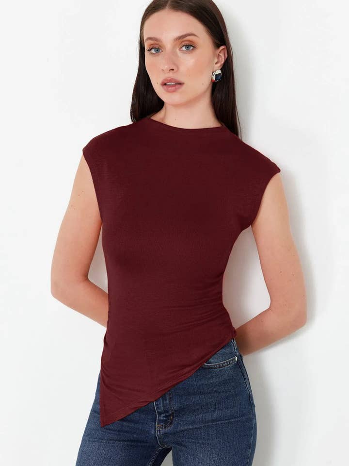 Blusa de Malha Ajustada com Gola Alta Assimétrica e Detalhe Drapejado/Franzido por atacado de Hoxton Gal