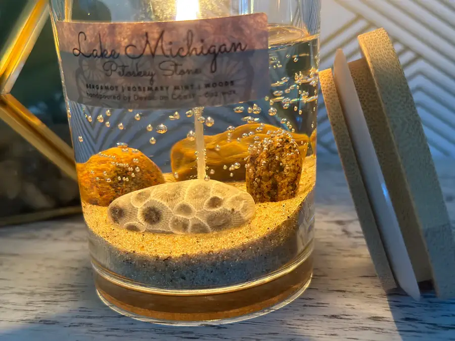 Devonian Coast - Wholesale Novelty Candle - Lake Michigan Petoskey Stone Gel Candle – Medium 6oz Wax6