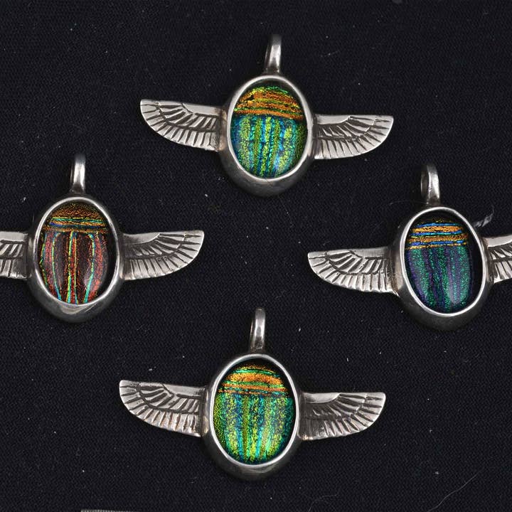 Hänge med Scarab Sterling Winged Bezel för wholesale av Tiger Tiger Beads LLC