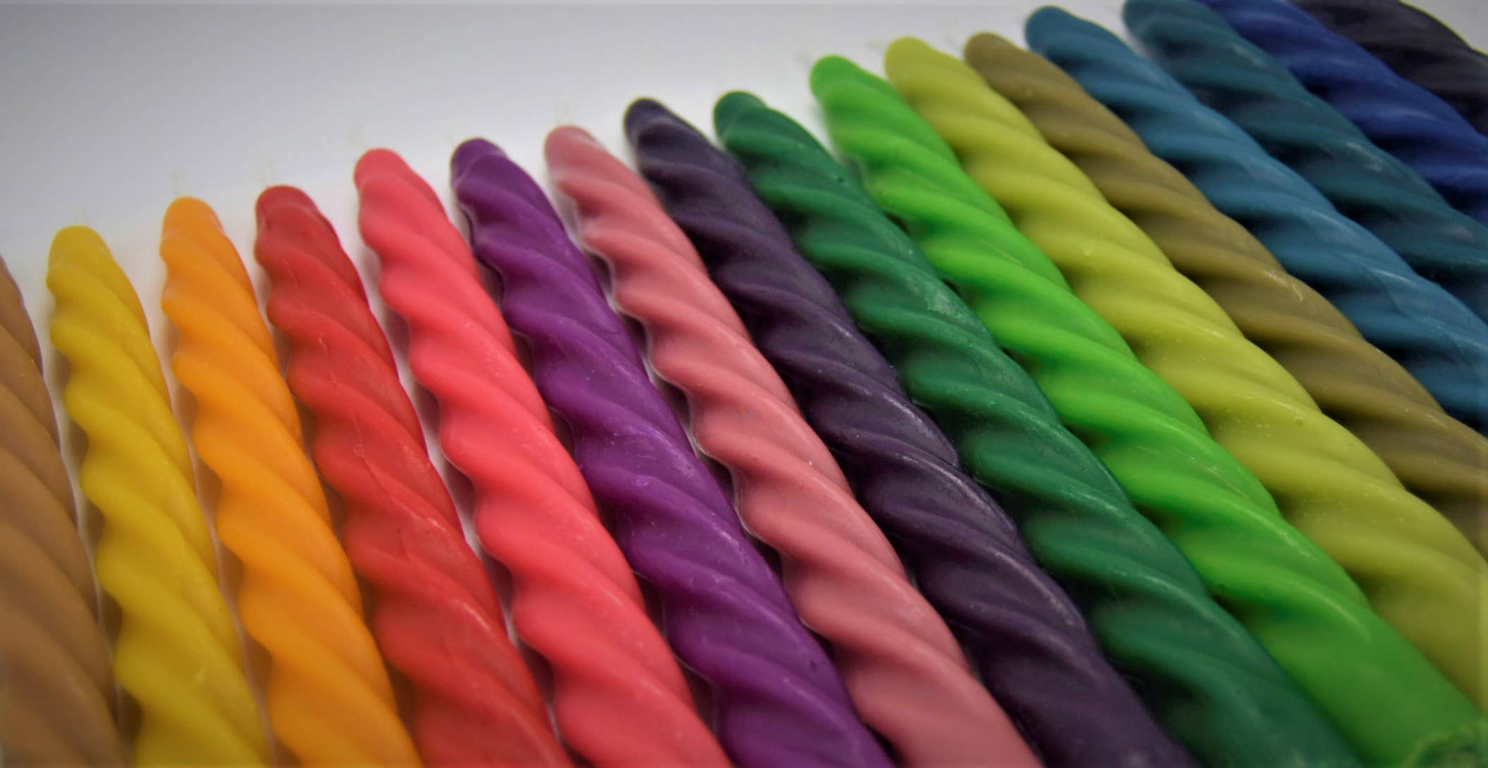 Beelight Candles – Großhandel Konische Kerze/Kerzenhalter – Paar gedrehte Dinnerkerzen aus Bienenwachs7