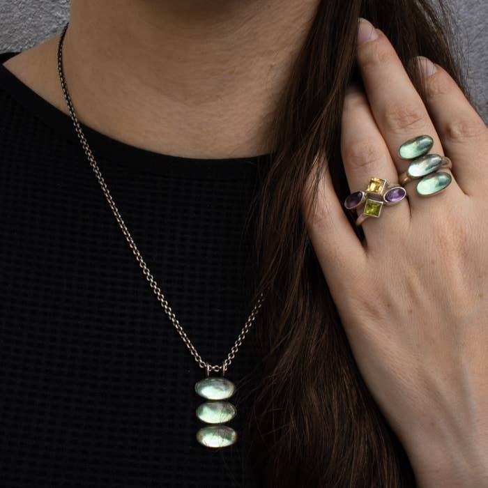 Jane Diaz NY - Wholesale Pendant/Charm Necklace - Triple Glowing Oval Cabochon Pendant Necklace - PJ14203