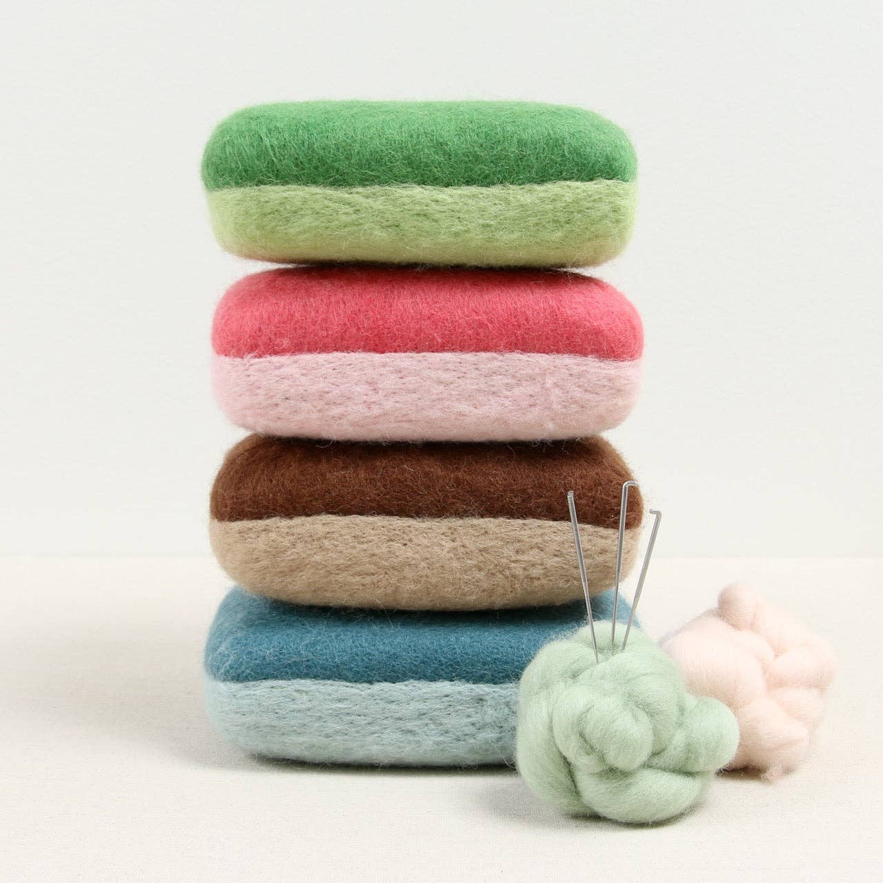 Benzie Design – material para artesanato por atacado – Almofada para Feltragem com Agulha, Castanha1