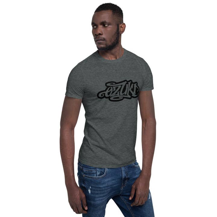 Ozuki Clothing – Großhandel T-Shirt mit Siebdruck – Herren – Ozuki Kurzärmliges Unisex-T-Shirt - Design von Inkie9