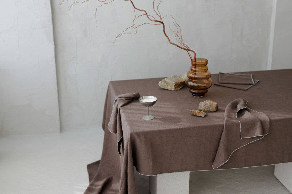 dodesign - Wholesale Tablecloth - Linen Tablecloth with contrast detail Stone Cacao -330x145cm