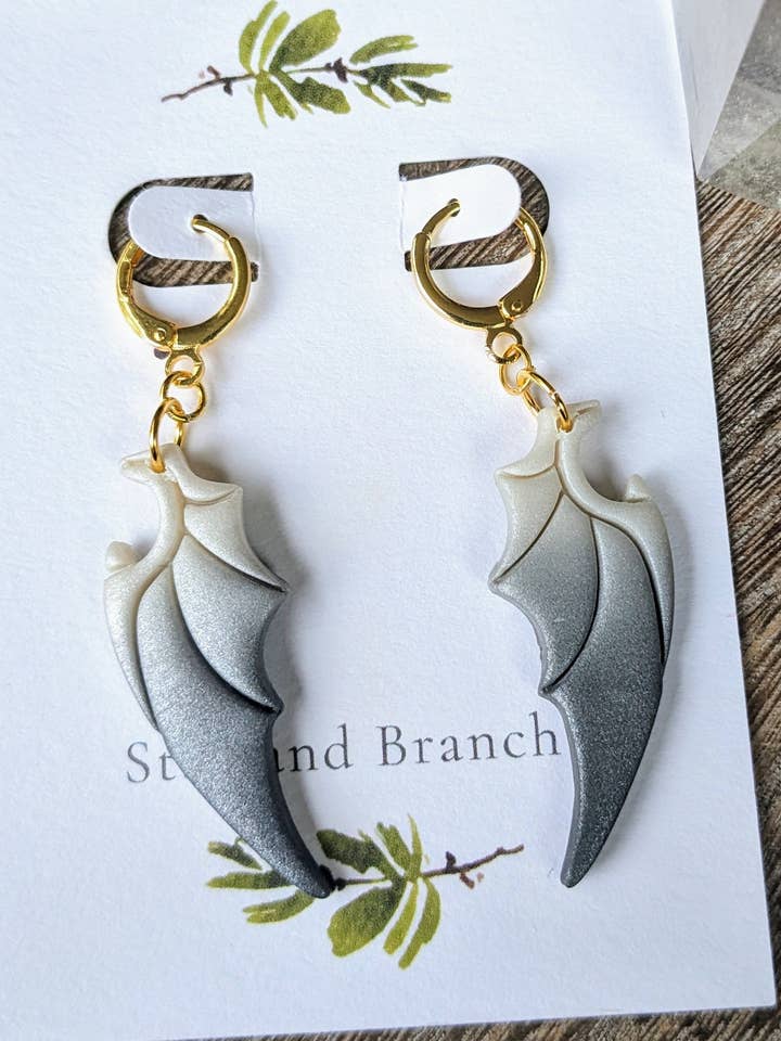 Créoles Dragon Wing Huggie | Colorway gothique pour la vente par Stag and Branch