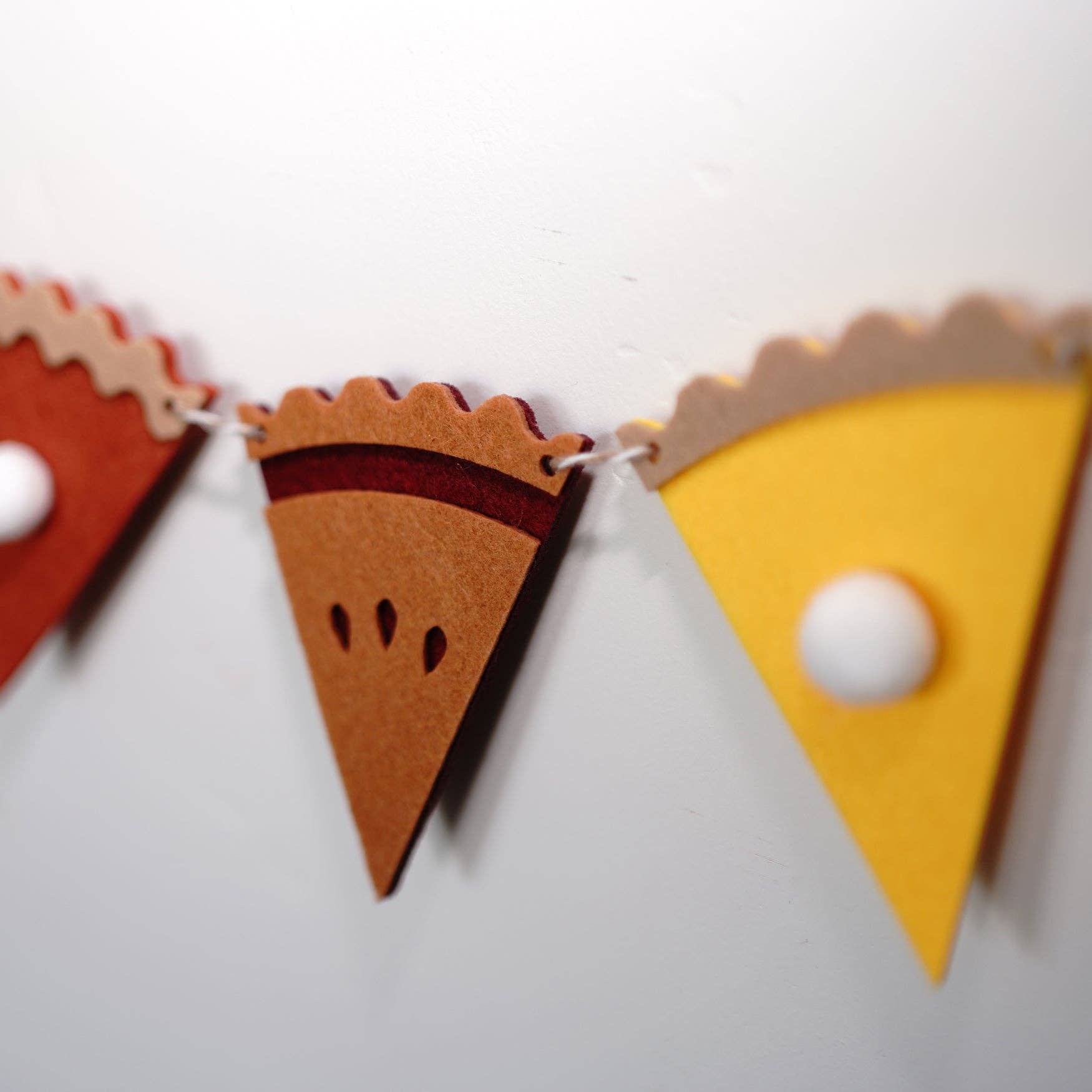 Decomod - Wholesale Bunting/Garland - Slices of Pie1