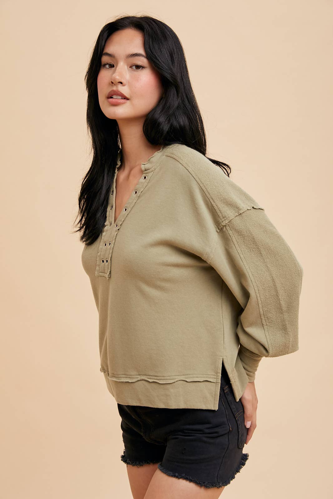 In Loom – Sweatshirt - Mulher por atacado – PULÔVER COM DETALHE DE ILHÓS1