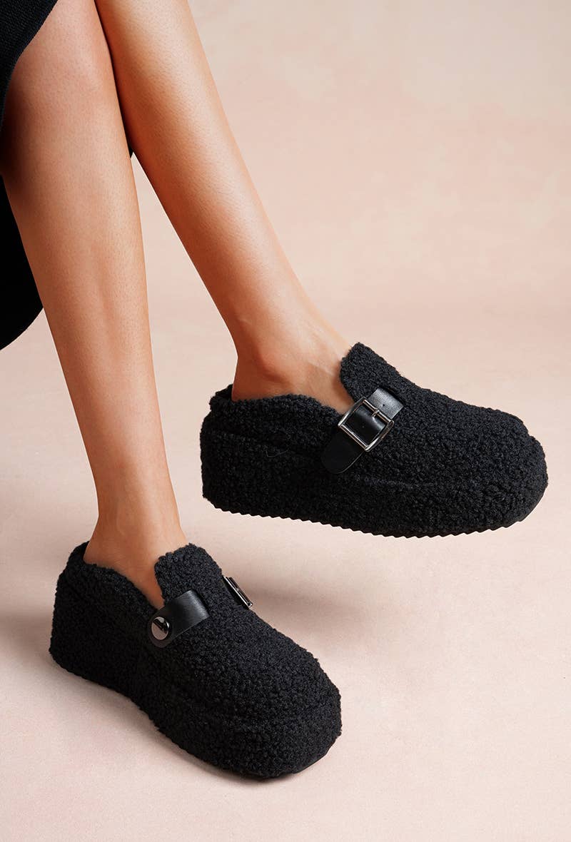 LADY GLORY – Großhandel Schlappen – Damen – Mules mit Schaffell-Optik und Plateau5