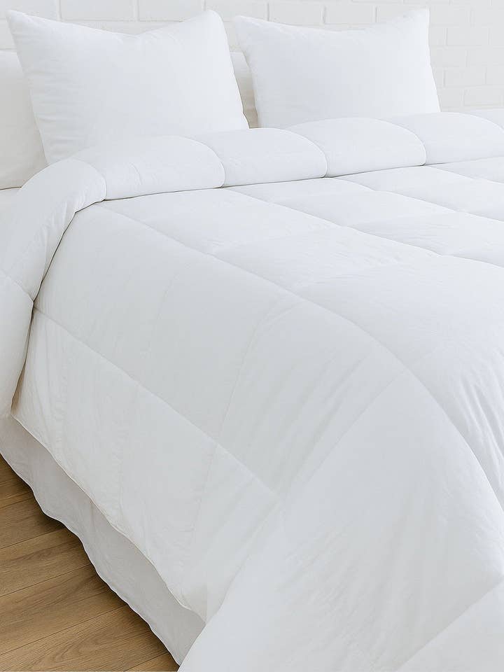 So Fluffy Down Alternative Duvet Insert for wholesale by Anaya Home