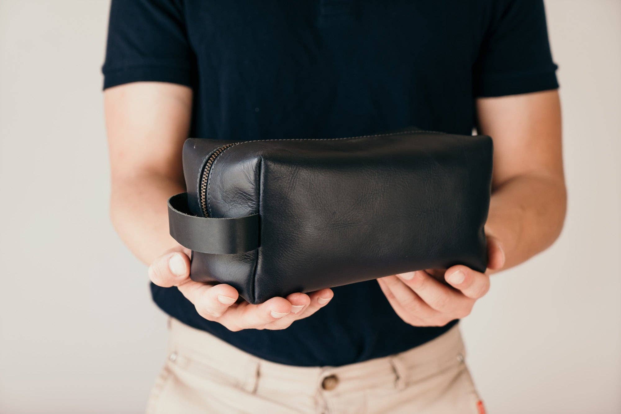 VELLAIRE - Wholesale Toiletry Bag - Men's - Mens Leather Toiletry Bag | LB21