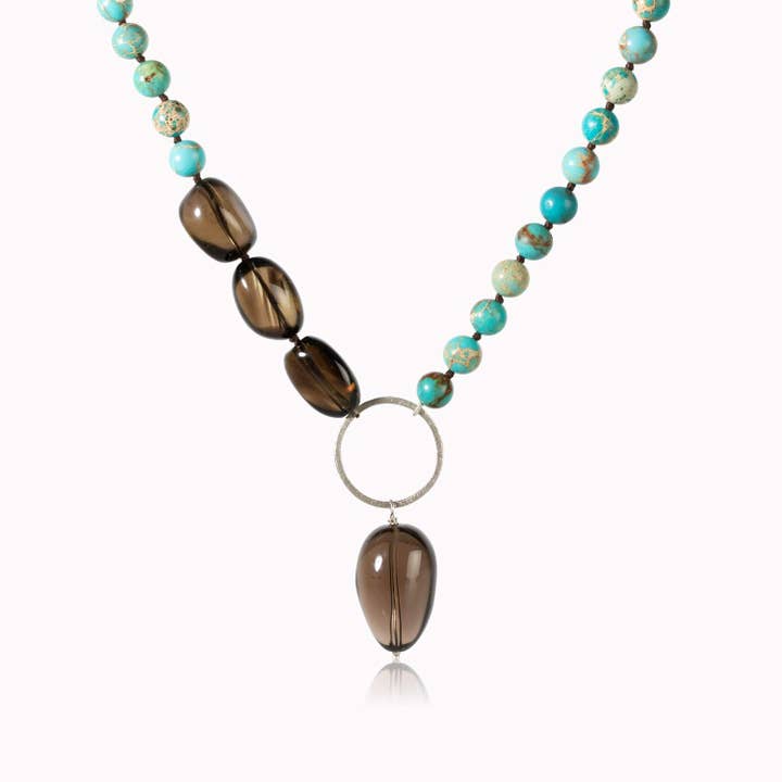 Collana Maddie in Turchese Magnesite e Quarzo Fumè. per la vendita all'ingrosso da parte di JoJo Harris