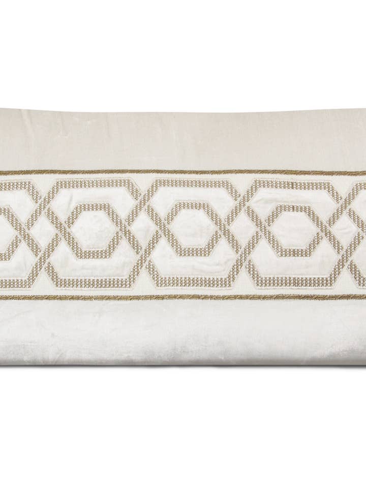 Almofada Lombar de Veludo Sarafina-Birch por atacado de Creative Threads, Inc.