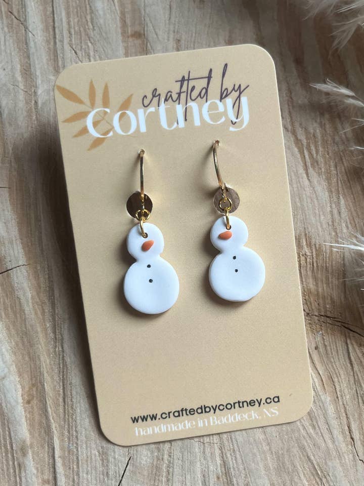 Mini Snowman bungelende oorbellen met leverachterkant voor wholesale door Crafted by Cortney